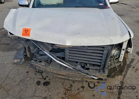 2018 Chevrolet Suburban C1500 Premier z USA, uszkodzony, nr VIN 1GNSCJKC8JR108397